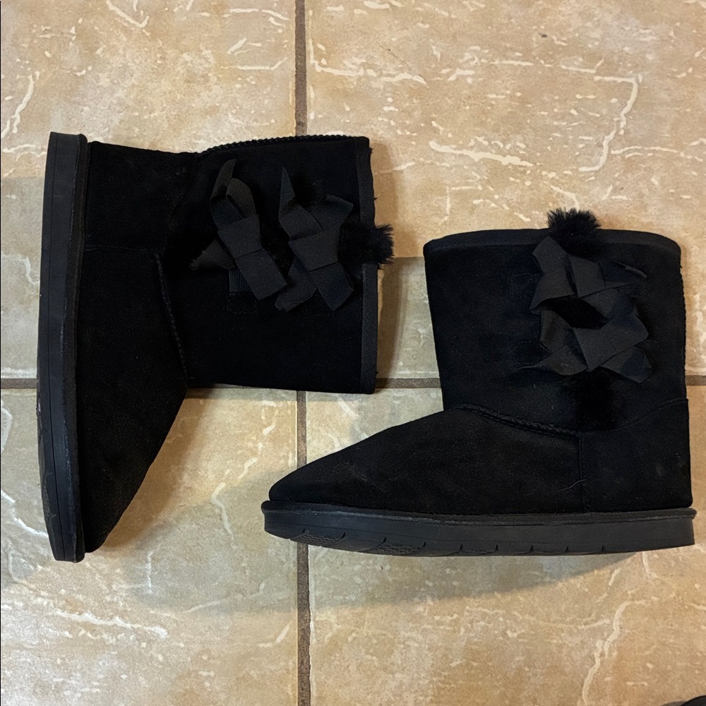 Chic Black Ankle Boots with Bow Detail